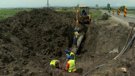 Un Dorel a lasat o parte din judetul Vrancea fara apa dupa ce a spart cu excavatorul magistrala de apa abia pusa