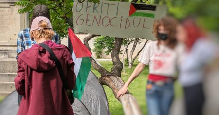 Studentii din Bucuresti se solidarizeaza cu Palestina: protest in curtea Facultatii de Sociologie VIDEO