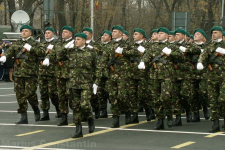 Pe langa soldati profesionisti, Armata Romana angajeaza si <span style='background:#EDF514'>REZERVISTI</span> voluntari