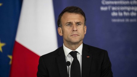 Salariul pe care il incaseaza Emmanuel Macron | Liderul castiga de 6 ori mai mult decat <span style='background:#EDF514'>SALARIUL MEDIU</span> din Franta