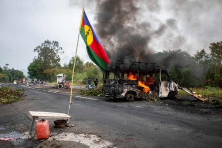 Australia si Noua Zeelanda incep evacuarile din <span style='background:#EDF514'>NOUA CALEDONIE</span>