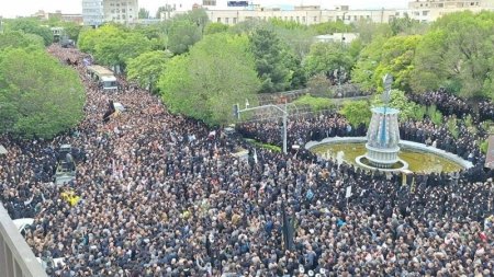 Zeci de mii de iranieni participa la funeraliile presedintelui iranian Ebrahim Raisi, la Tabriz. VIDEO