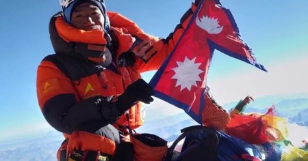 30 de ascensiuni pe E<span style='background:#EDF514'>VERES</span>t: noul record mondial obtinut de alpinistul nepalez Kami Rita Sherpa VIDEO