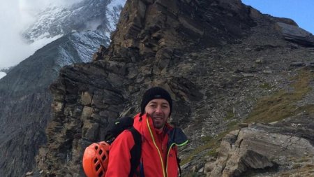 Tragedie pe munte. Un <span style='background:#EDF514'>ALPINIST</span> roman a murit intr-o tabara pe Everest