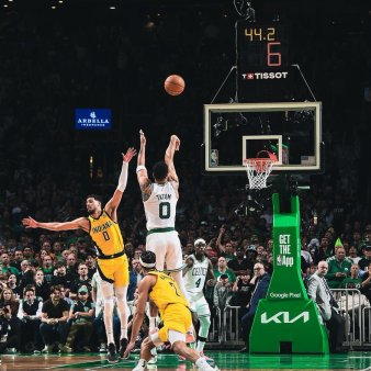 A inceput finala Estului in NBA cu Boston <span style='background:#EDF514'>CELTICS</span> victorioasa dupa prelungiri