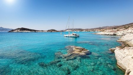 Insula din Grecia unde se afla cea mai curata plaja din lume. Foarte putini romani au auzit de ea