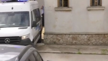 Vlad Pascu a ajuns la judecatoria Mangalia si a dat ochii cu parintii tinerilor pe care i-a ucis | Politistii l-au ferit pe inculpat de jurnalisti