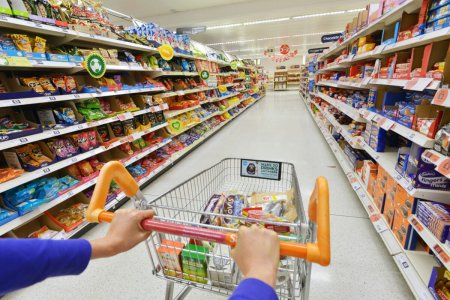 Un important lant de supermarketuri vinde 9 magazine din Romania catre un magnat imobiliar britanic