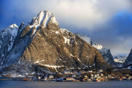 Norvegia interzice accesul turistilor rusi. A explicat de ce le-a trantit granitele-n nas