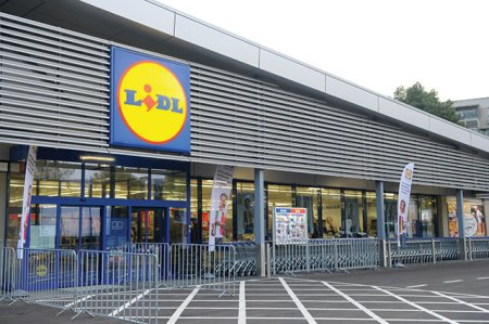 <span style='background:#EDF514'>DISCOUNT</span>erul german Lidl a ajuns in 2023 la afaceri consolidate de 22,4 miliarde lei in Romania, in crestere cu 21%, in timp ce profitul net a ramas la aproximativ 1 miliard lei. CEO Lidl: Rata de profitabilitate este in scadere fata de anul anterior