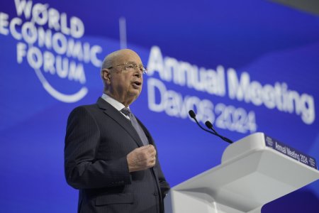 Klaus Schwab nu va mai conduce conventiile ,,elitei economice