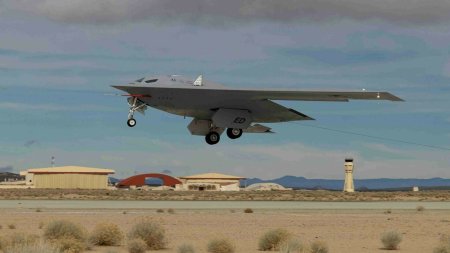 Americanii au lansat noi imagini cu cel mai nou bombardier invizibil. B-21 Raider este aproape gata pentru productie