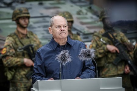 Scholz este de acord cu Macron: Europa are nevoie de o colaborare militara mai stransa pentru a raspunde imperialismului brutal al Rusiei