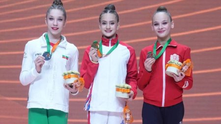 Performanta uriasa pentru Romania. Amalia Lica a cucerit trei medalii de aur la Campionatele Europene de <span style='background:#EDF514'>GIMNASTICA</span> Ritmica