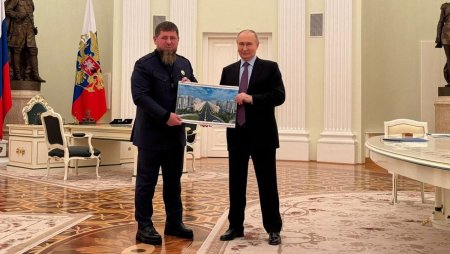Ramzan Kadirov ii promite lui Putin, la Moscova, ca, 