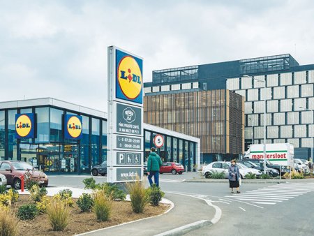 Discounterul german <span style='background:#EDF514'>LIDL</span> a investit 1 mld. lei in Romania in 2023, un an in care compania a franat expansiunea