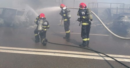 Incendiu violent la un <span style='background:#EDF514'>SERVICE AUTO</span>. Sase masini au ars in totalitate VIDEO