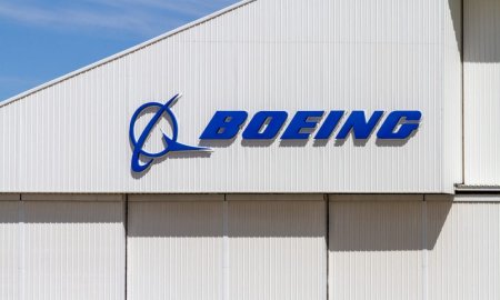 Boeing anticipeaza un flux de numerar liber negativ in 2024, deoarece livrarile raman lente