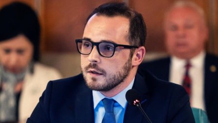 Avertisment dur pentru cei care vor sa <span style='background:#EDF514'>CAPUSE</span>ze sistemul public de sanatate. Dr. Alexandru Rogobete: Banii merg doar spre sistemul public si pentru salvarea acestuia!