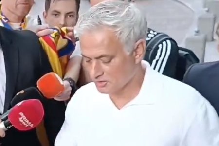 Imagini spectaculoase pe Calea Victoriei: Jose Mourinho si Giovanni Becali au venit la pas pentru dineul oficial » Ce greseala a facut marele antrenor portughez: Asa cred