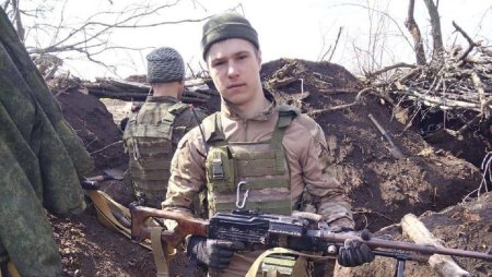 Cel mai tanar soldat rus mort in luptele din Ucraina a fost inmormantat in satul natal. Danil nici nu implinise 18 ani