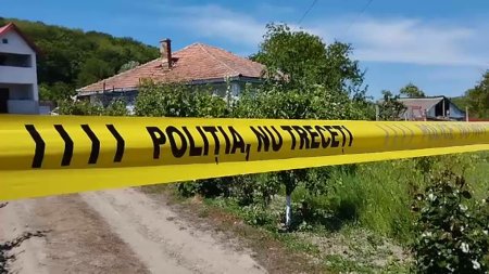 O fetita de 8 ani din Botosani, data disparuta de familie, a fost gasita moarta la marginea unui sat. Micuta ar fi fost ucisa