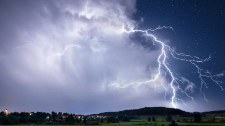 Alerta meteo ANM: Cod galben de furtuni, in mai multe judete din tara