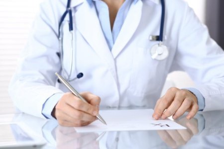 Colegiul Medicilor din Romania il contrazice pe Rafila in privinta politei de asigurare