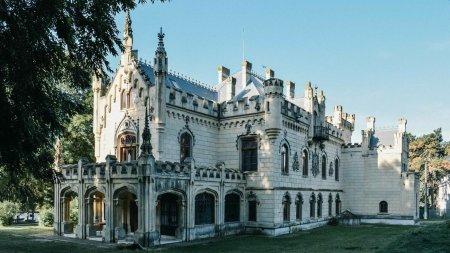 Castelul Sturdza de la Miclauseni - ce sa vizitezi aici si cat costa o noapte de cazare in apropierea Palatului