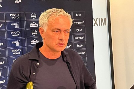 Imagini incredibile la zona mixta de la Arena Nationala! Giovanni Becali a adus antrenorul din Superliga pentru poze cu Jose Mourinho