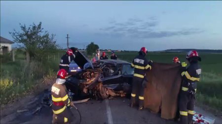 Un tanar de 24 de ani si-a gasit sfarsitul pe un drum din Iasi. S-a izbit violent cu masina de un cap de pod