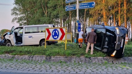 Sofer roman de duba arestat, dupa ce a rasturnat un BMW X6 intr-un sens giratoriu din Olanda