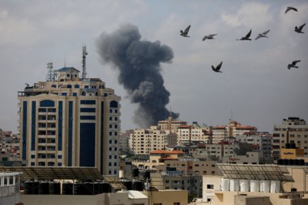 Hamas lanseaza un atac cu rachete spre zona Tel Avivului