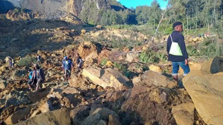 O alunecare de teren a acoperit complet o localitate si a ucis aproape 700 de oameni, in Papua Noua Guinee