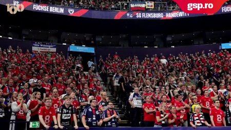 Fanii lui Flensburg fac spectacol in tribunele Barclays Arena, in finala European League, contra lui Fuchse Berlin