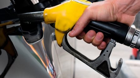 Benzina si motorina, mai ieftine la inceput de saptamana. Pretul carburantilor in Romania, astazi, 27 mai 2024