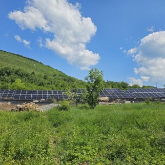 Gorj: 1.000 de panouri au fost montate la parcul fotovoltaic de la Spitalul TBC din Dobrita