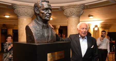 Celebrul Ioan Holender si-a adus bustul in bronz la Timisoara. Doar n-o sa-l duc acasa sa ma uit la el! FOTO