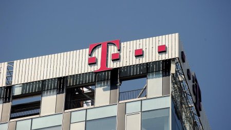 Lovitura pe piata de telecomunicatii: Digi a cumparat Telekom Romania Mobile