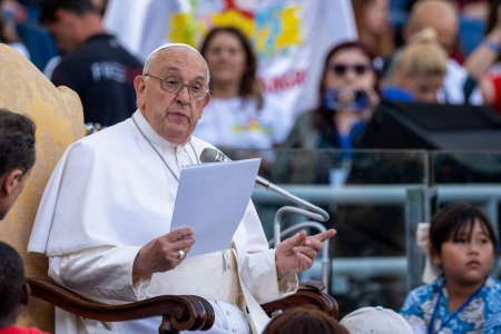 Papa Francisc a vorbit despre homosexuali folosind un termen insultator