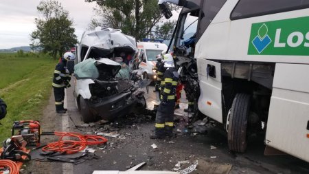 Accident grav in Rasnov, intre o camioneta si un autobuz! Un sofer si-a pierdut viata, alte trei persoane au fost ranite | Circulatia este blocata pe ambele sensuri