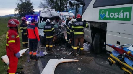 Un mort si trei raniti, in urma unui accident care a avut loc intre <span style='background:#EDF514'>PREDEAL</span> si Rasnov, intre o autoutilitara si un autobuz