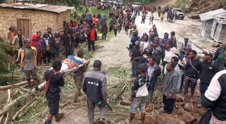 Mii de locuitori din Papua Noua Guinee, evacuati din calea <span style='background:#EDF514'>ALUNECARI</span>i de teren