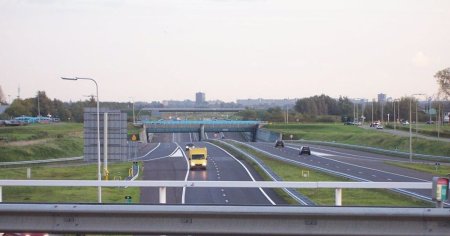 Amenda primita de o romanca pentru <span style='background:#EDF514'>DEPASIRE</span>a vitezei pe o autostrada din Olanda. Cum a fost obligata sa plateasca