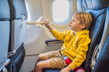 Bilete de avion gratuite pentru copiii din Romania. Informatii importante pentru parinti