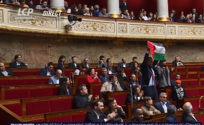 Sedinta parlamentului francez, intrerupta dupa ce un deputat a fluturat <span style='background:#EDF514'>STEAGUL</span> palestinian | VIDEO