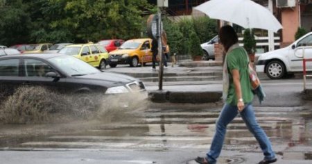 Avertizare meteo de ploi, vijelii si grindina: jumatate de tara, sub cod galben