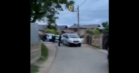 Razmerita intr-o localitate din Dambovita, intre membrii a doua familii. Mascatii au descins in forta VIDEO