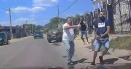 <span style='background:#EDF514'>CARAVANA</span> electorala, atacata cu batele intr-o comuna din judetul Buzau VIDEO