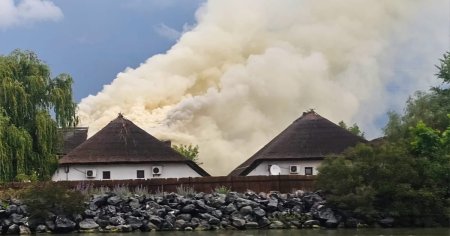 Incendiu la un cunoscut hotel plutitor din Delta Dunarii